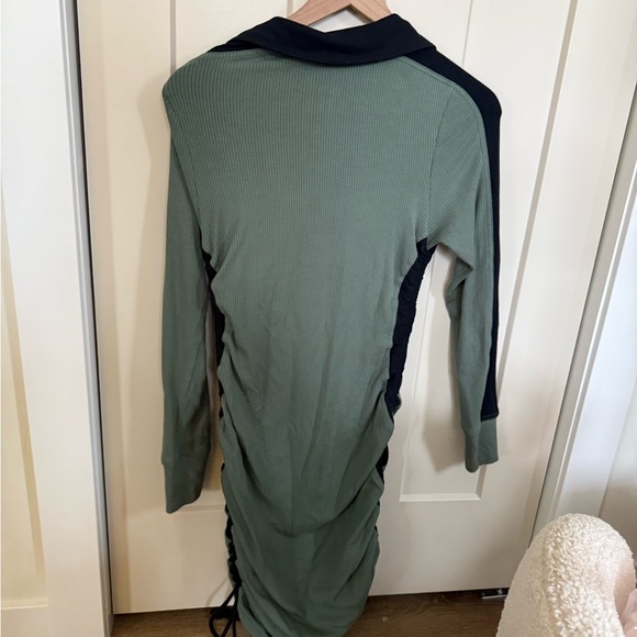 Daily Practice Colorblock Dress - Picture 7 of 8